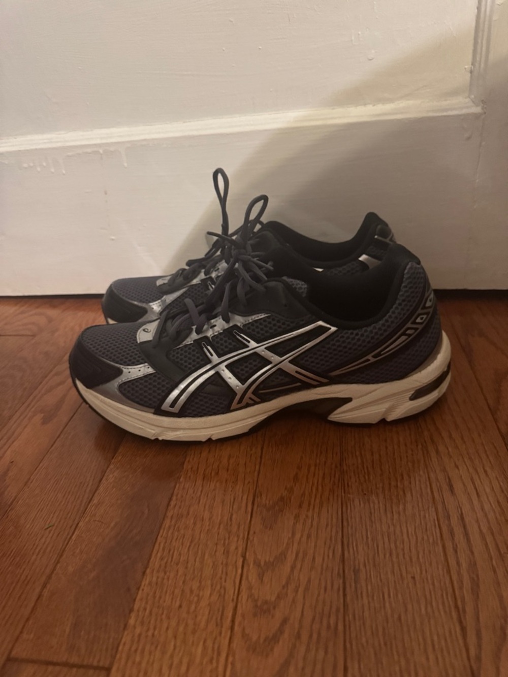 Asics Gel 1130 Men's Athletic Running Shoes Black and Gray with Silver Accents